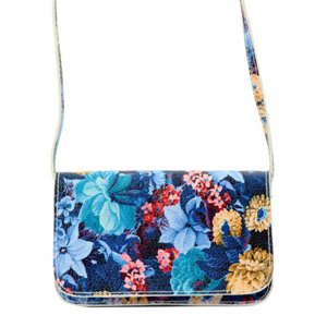 Kožená modrá dámská podélná crossbody kabelka v motivu květů