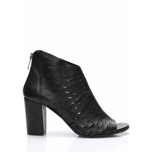 V&C Calzature Černé italské kožené boty na podpatku V&C Velikost: 36